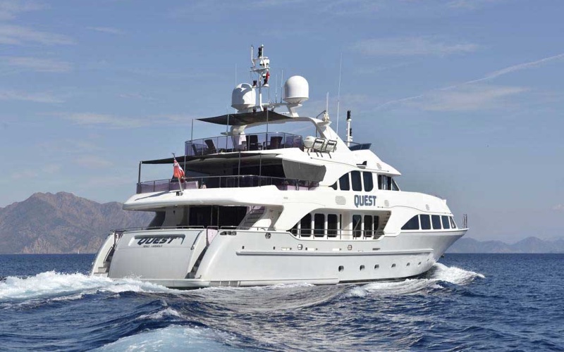 quest-r-motor-yacht (1)